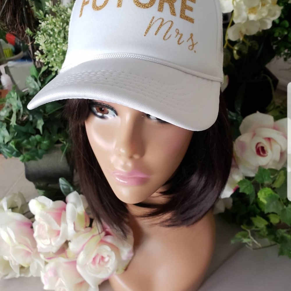 Future Mrs. Hat - Picture 2 of 2